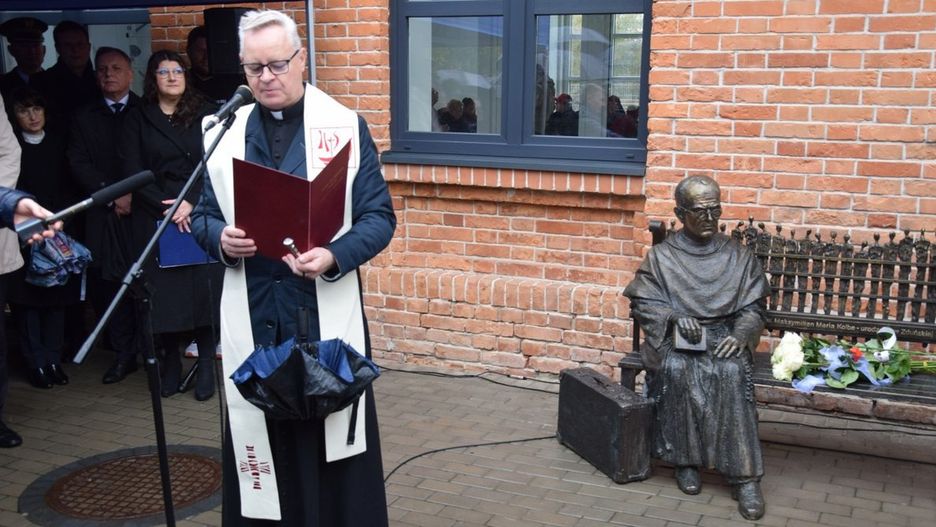 Patron Zduńskiej Woli święty Maksymilian ma swoją ławeczkę w rodzinnym mieście
