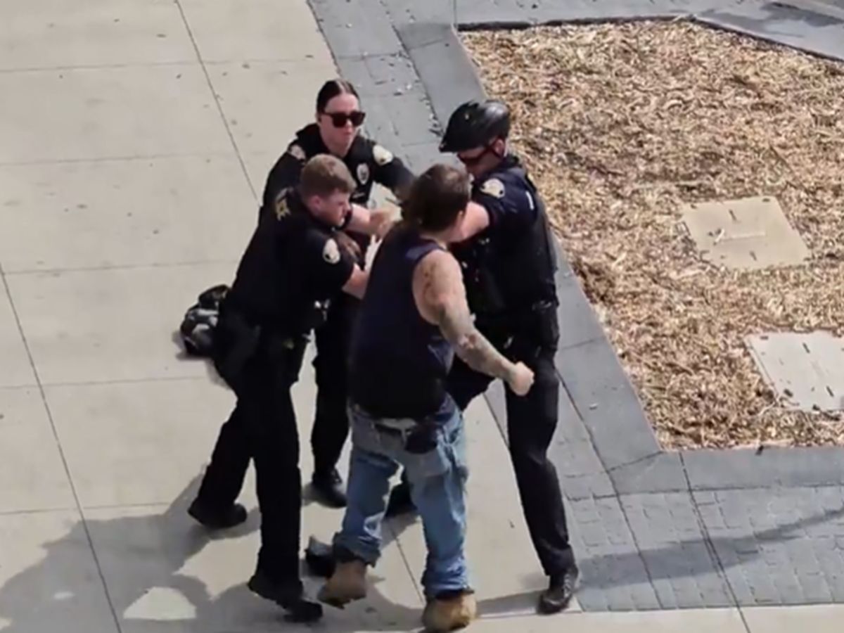Film z interwencji policji w Los Angeles.
