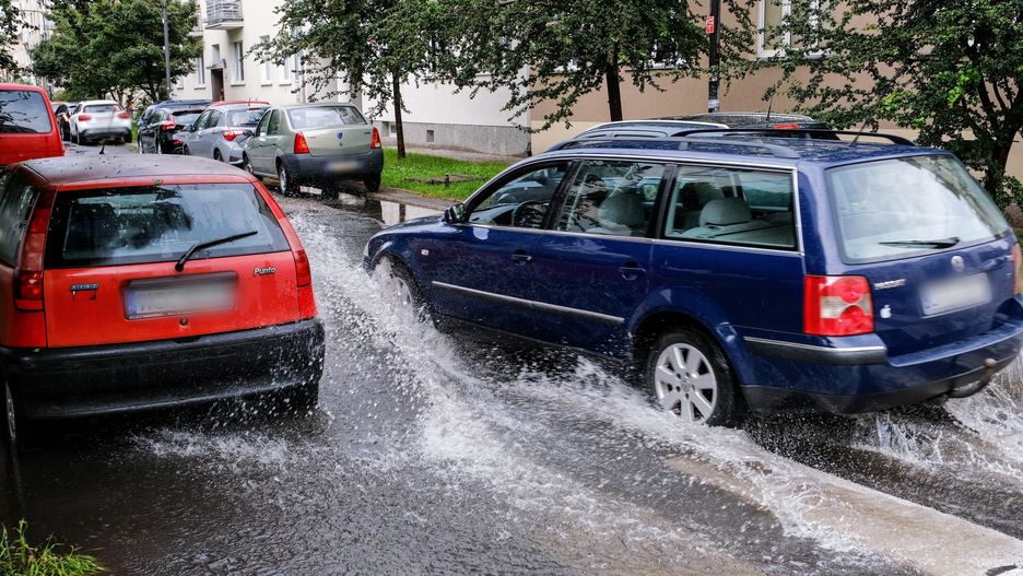 Wrocław. Burza nad miastem. Zalane ulice i utrudnienia. Czekamy na wasze zdjęcia
