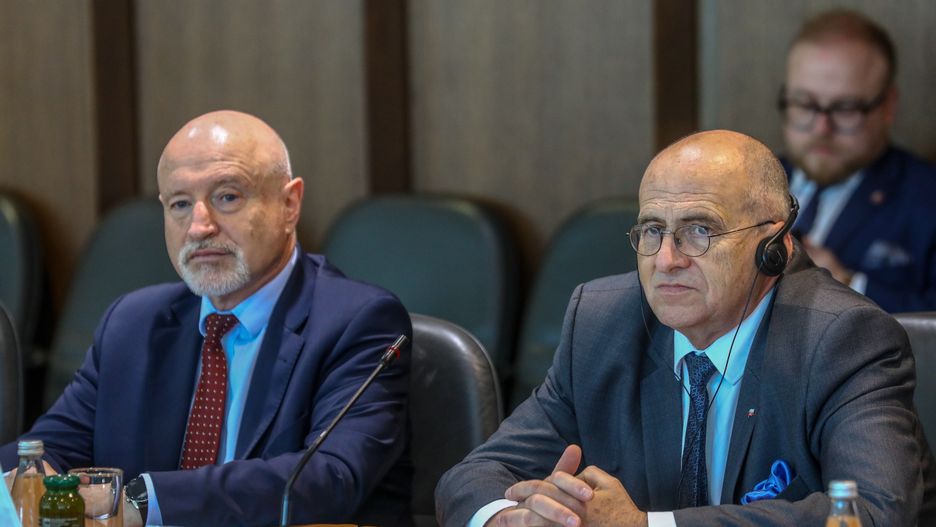 Zbigniew Rau, Jaros�aw Lindenberg
Rafa� Guz
dyplomacja, iZBY, Kolegium, Parlament, polityk, polityka, spotkanie, wizyta, zagraniczna