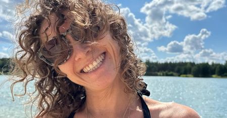 Monika Mrozowska pozuje w bikini. "Czuję się jak milion w każdej walucie" (FOTO)