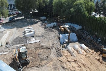 Kielce: Budowa nowych parkingów w miastach to błąd. Pogłębia uzależnienie od samochodów