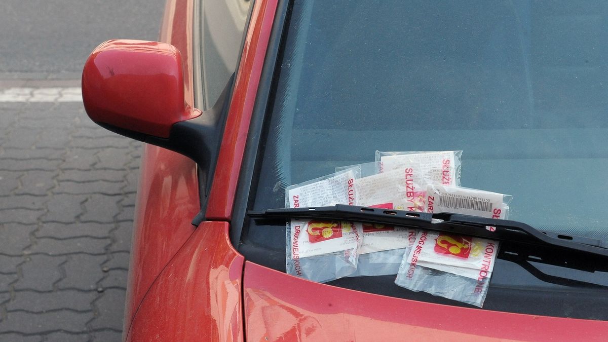 Kierowcy wyrzucają kartki i potem twierdzą, że nic o postępowaniu nie wiedzieli