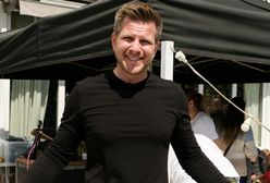 Filip Chajzer pozuje z synem. Prezenter pokazuje swoje wdzięki