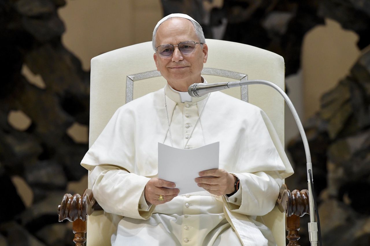 Vatican reveals Pope Leo XIV's signed photo before inauguration