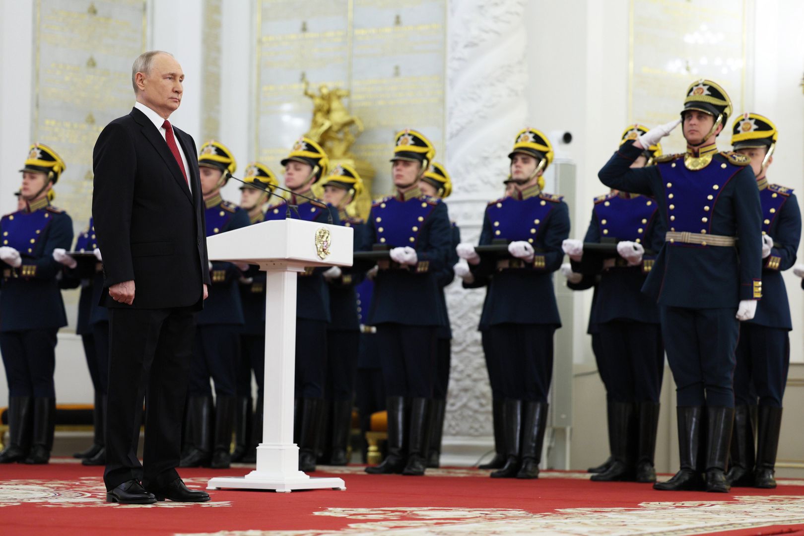 Putin apeluje w "trudnych czasach" dla Rosji