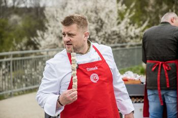 Wiadomo, kto wylicytował kitel Jakubiaka na WOŚP. To osoba z TVN
