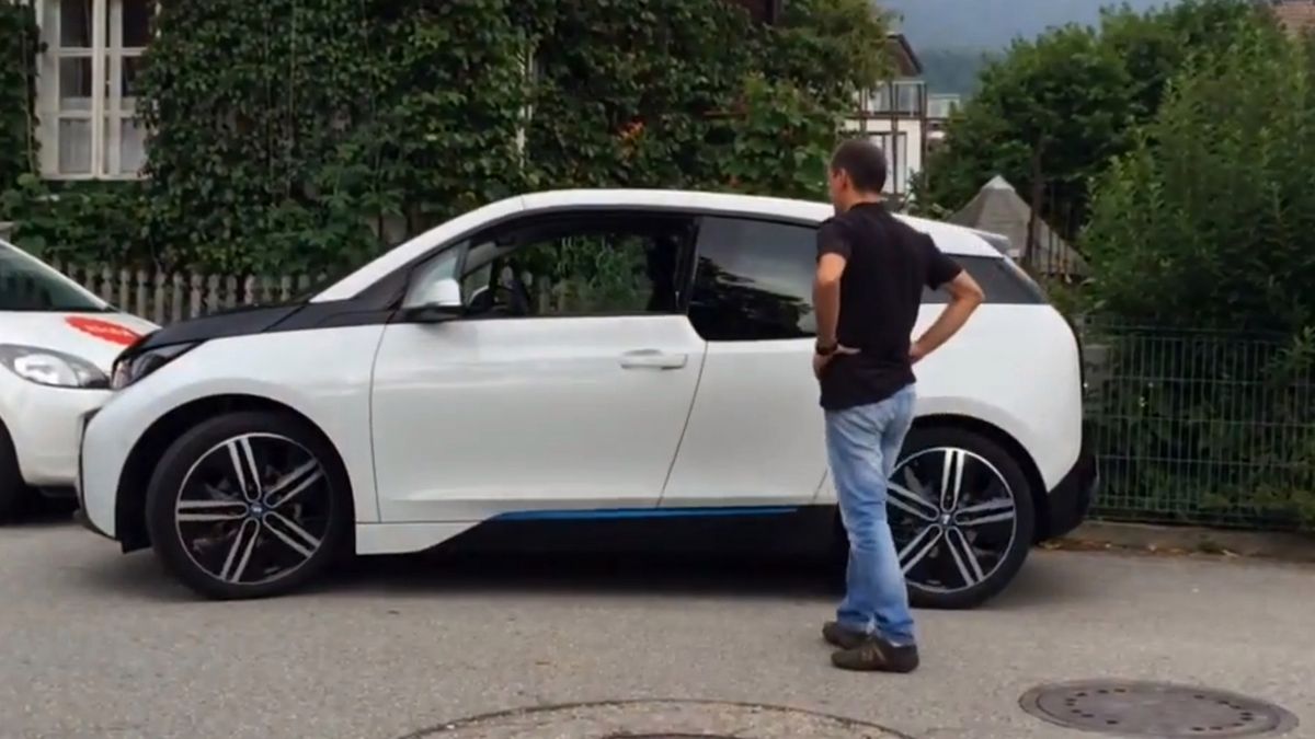 BMW i3 parkuje bez udziału kierowcy 1