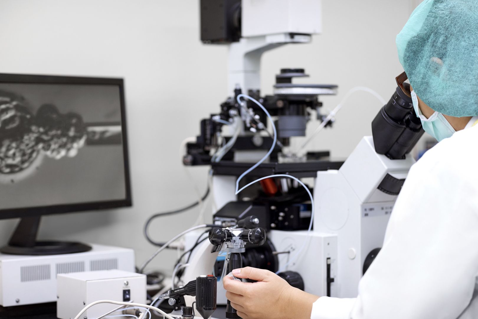 Pomyłka podczas podania zarodków w klinice in vitro