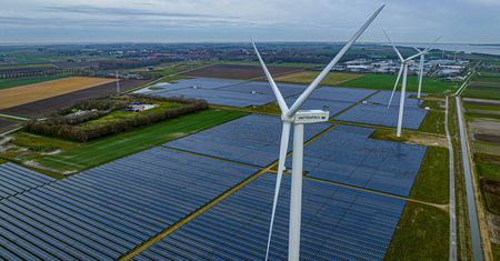 URE: pierwsza taka koncesja w Polsce. Energia z wiatru i słońca jednocześnie
