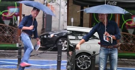 Smutny Kraśko z parasolką pokonuje miejskie przeszkody (WIDEO)