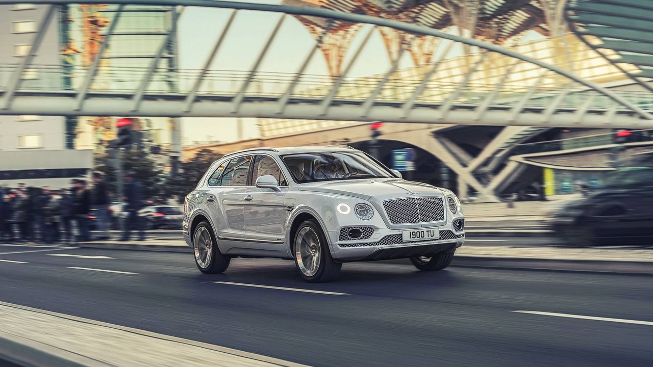 Bentayga Hybrid otwiera nową kartę w dziejach firmy. To najoszczędniejszy Bentley w historii.