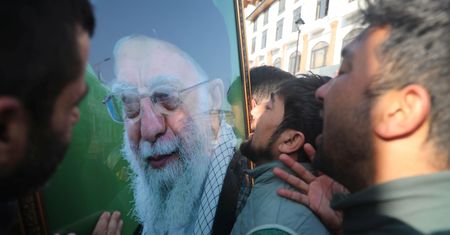 Iran po śmierci Chameneiego. Rozpoczyna się proces przekazania władzy