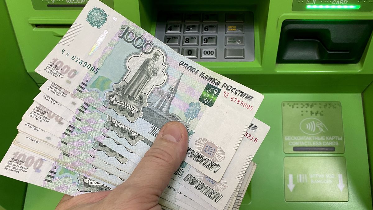 Rosyjski rubel jest najsłabszy w historii wobec dolara i euro