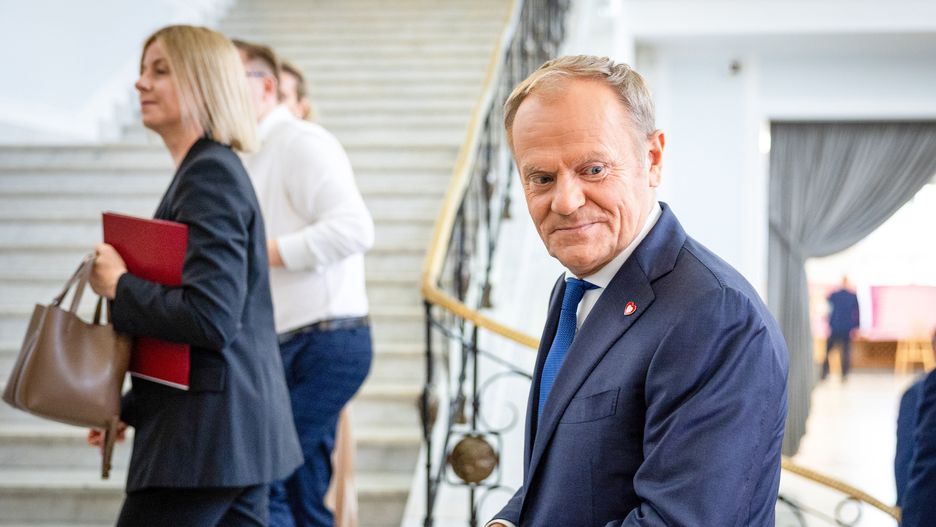 Donald TuskWarszawa, 11.06.2025. Premier Donald Tusk (P) w Sejmie w Warszawie, 11 bm. Premier Tusk ma przedstawi� w Sejmie wniosek o wotum zaufania dla rz�du. Po jego wyst�pieniu odb�dzie si� debata. G�osowanie nad wotum przewidziano na godz. 14. (jm) PAP/Marek Gorczy�skiMarek Gorczy�skiobrad, plenarna, posiedzenie, sala, sejm, sejmu, wotum zaufania, wyst�pienie, 10, 10., Donalda Tuska, kadencja, kadencji, rz�d, sala obrad, sala plenarna
