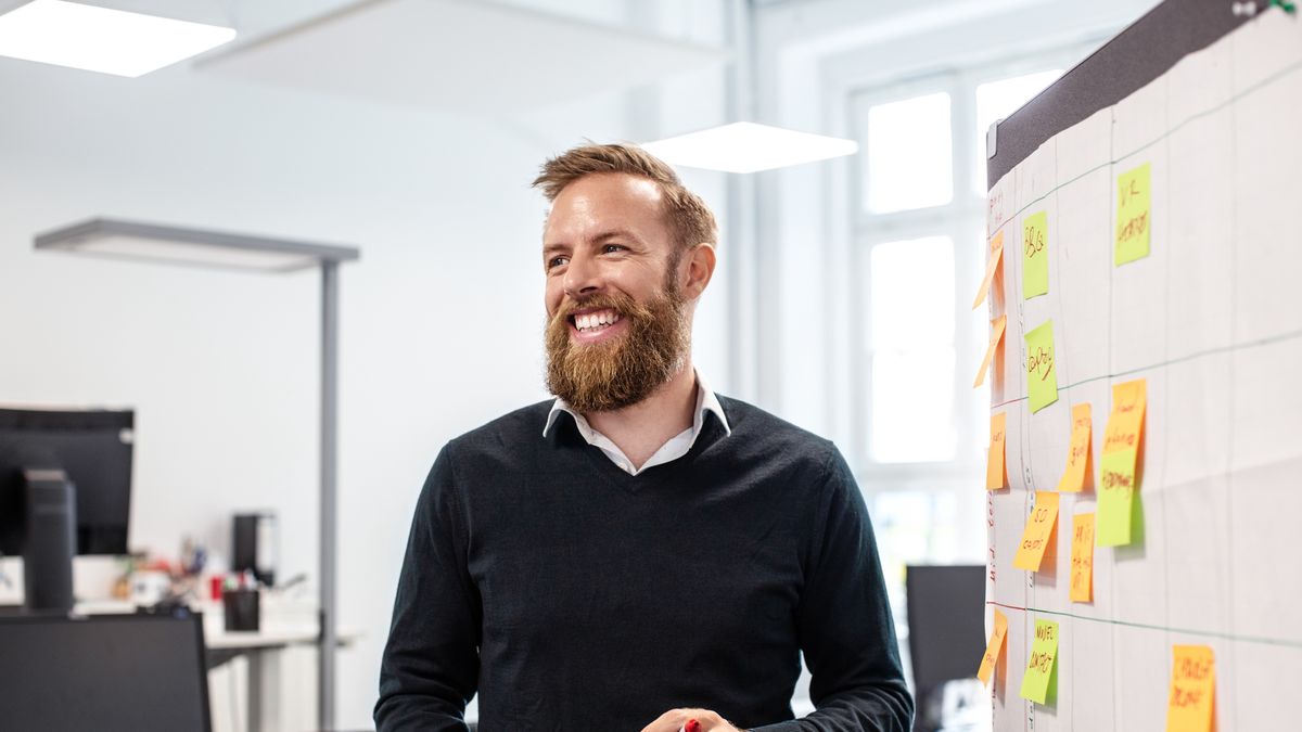 "Dr" przed nazwiskiem zapewnia nieco większą pensję niż "mgr" czy "inż.". Prawdziwą różnicę robi tytuł MBA