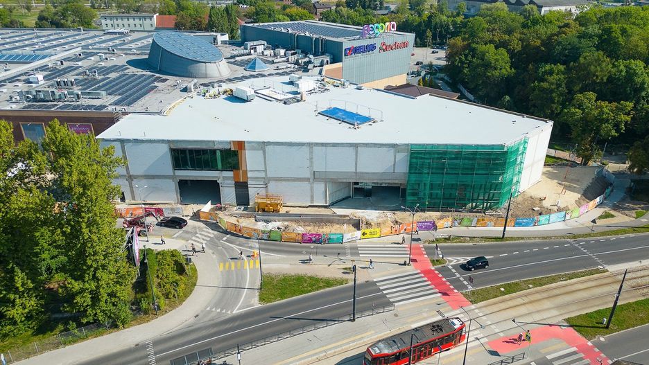 Tak dziś wygląda nowa fasada dobudowywanej części CH Pogoria