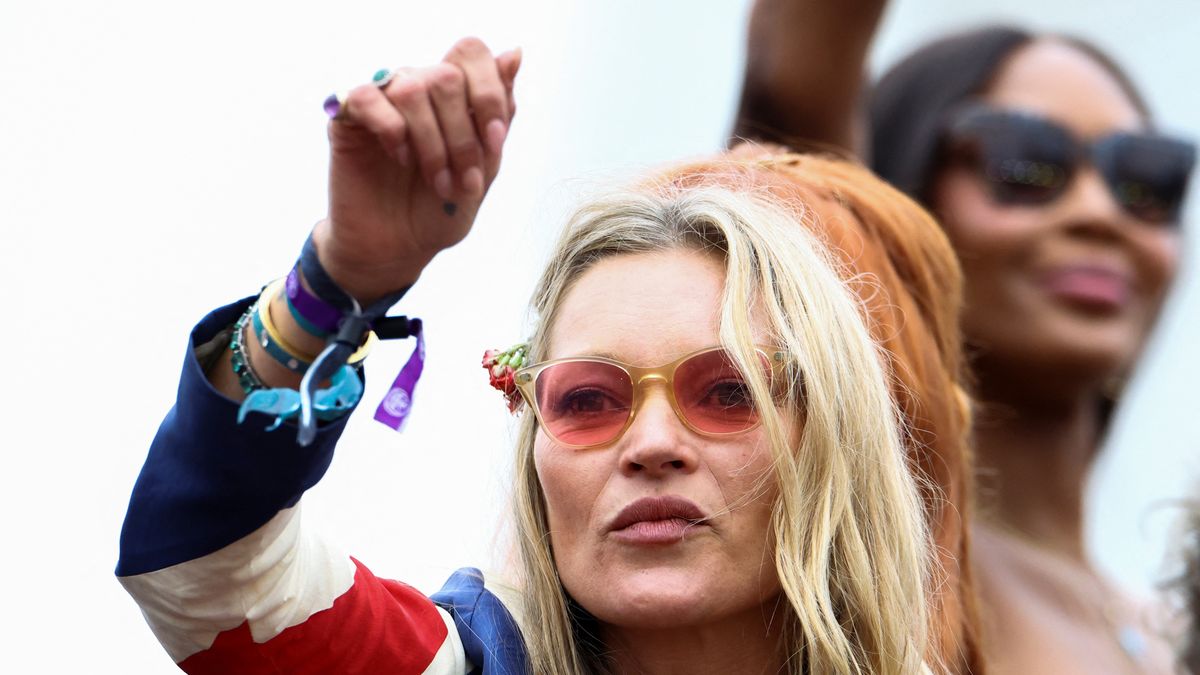 Mężczyzna kilkukrotnie pojawił się pod domem modelki i zostawił podejrzane prezenty