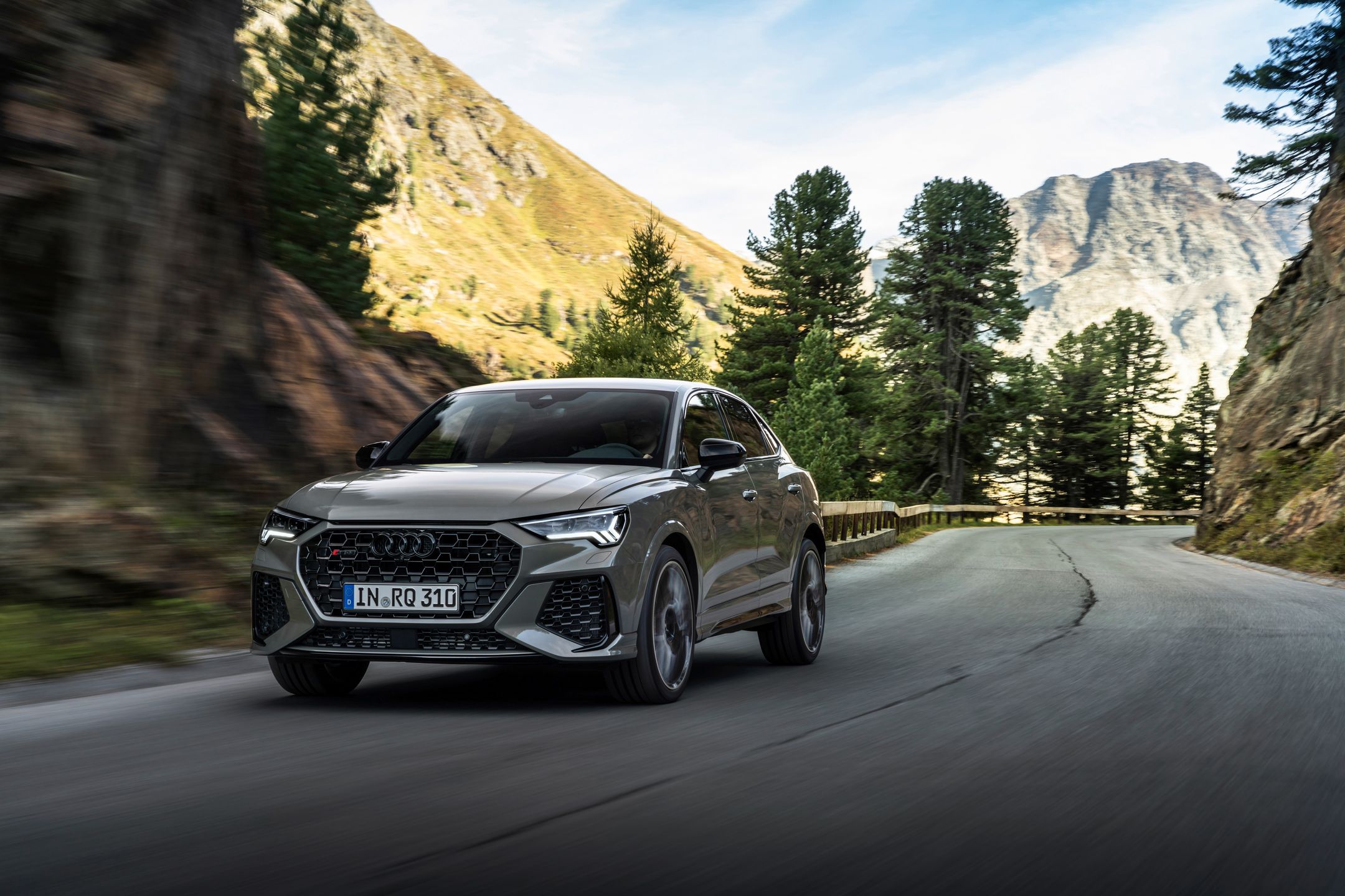 Audi w kolorze "Chronos Grey"