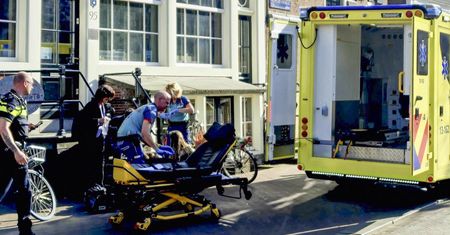 Atak nożownika w Amsterdamie. Są ranni