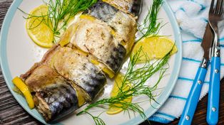 Pieczona makrela. Dodaj tymianku i cytryny