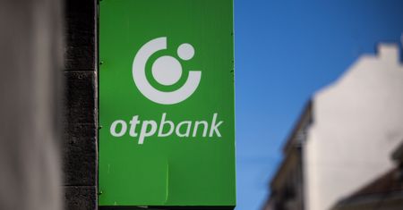Kłopoty węgierskiego banku. Został uznany za międzynarodowego sponsora wojny