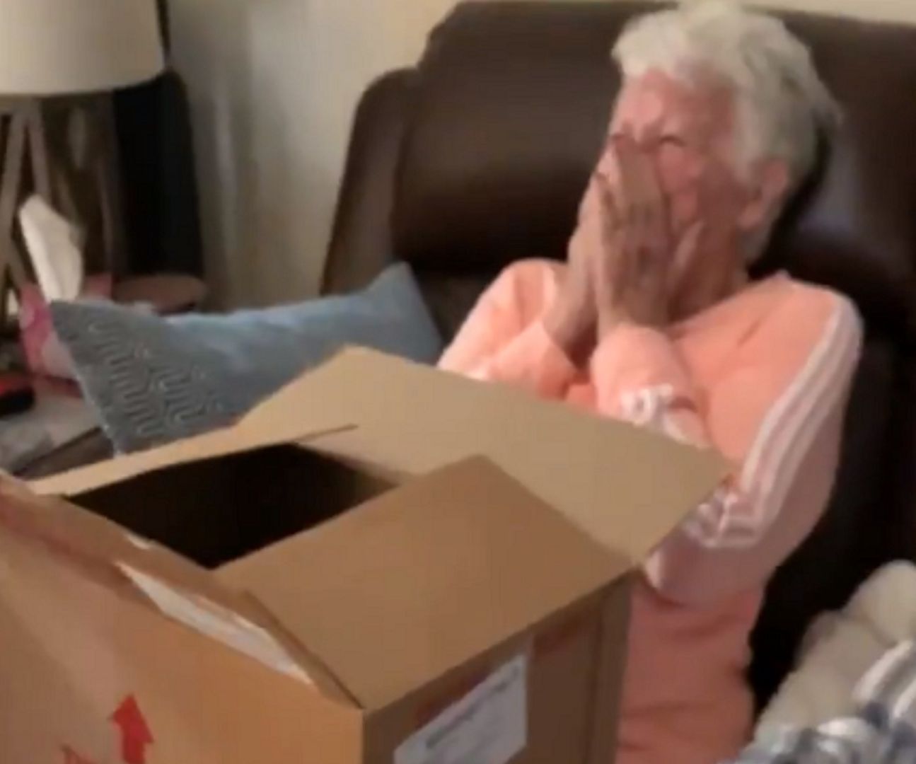 Reakcja babci na prezent. Wykrztusiła tylko: "o mój Boże"