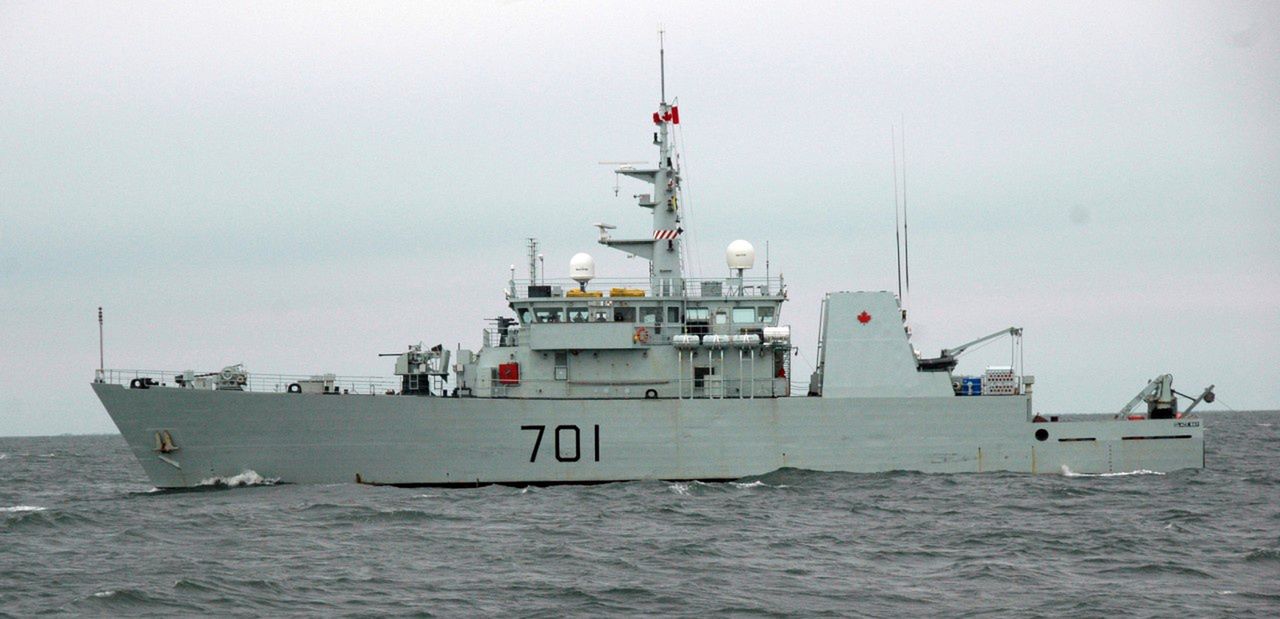 HMCS Glace Bay (MM 701) typu Kingston.