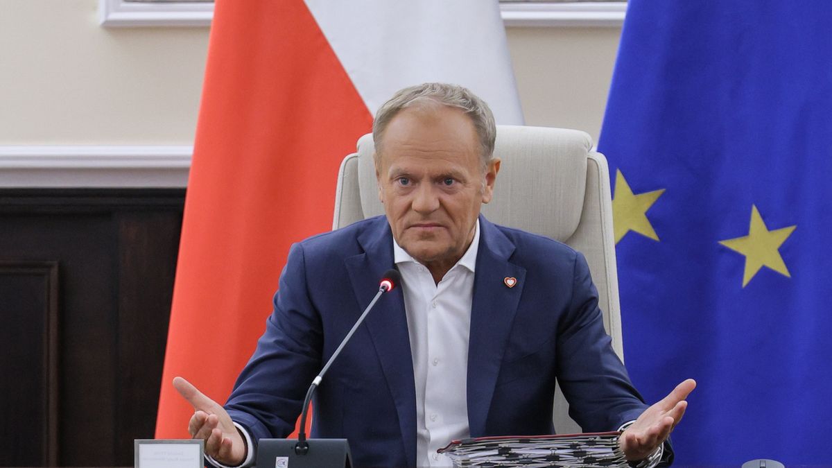 Donald Tusk
Warszawa, 29.04.2025. Premier Donald Tusk podczas posiedzenia rz�du w siedzibie KPRM w Warszawie, 29 bm. Rz�d zajmie si� m.in. projektem za�o�e� makroekonomicznych na lata 2025-2029. Cz�onkowie Rady Ministr�w om�wi� tak�e projekt sprawozdania z wdra�ania planu bud�etowo-strukturalnego. (jm) PAP/Rafa� Guz
Rafa� Guz
kancelaria, KPRM, obrady, polityk, polityk polityka, polityka, posiedzenie, prezes rady ministr�w, rada ministr�w, rady ministr�w, rz�d, rz�d Tuska, rz�du, szef rz�du