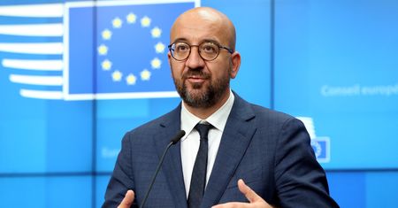 Koronawirus. UE zmusi Pfizera do dostaw w terminie? "Uderzyliśmy pięścią w stół"