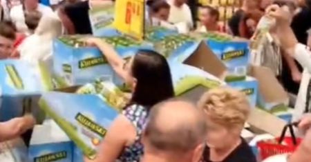 Otwarcie Carrefoura w Częstochowie. Klienci masowo rzucili się na olej