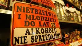 Nastolatkowie kupowali alkohol w Gdańsku na "lewe" elektroniczne dowody. Wszystko szybko się wydało