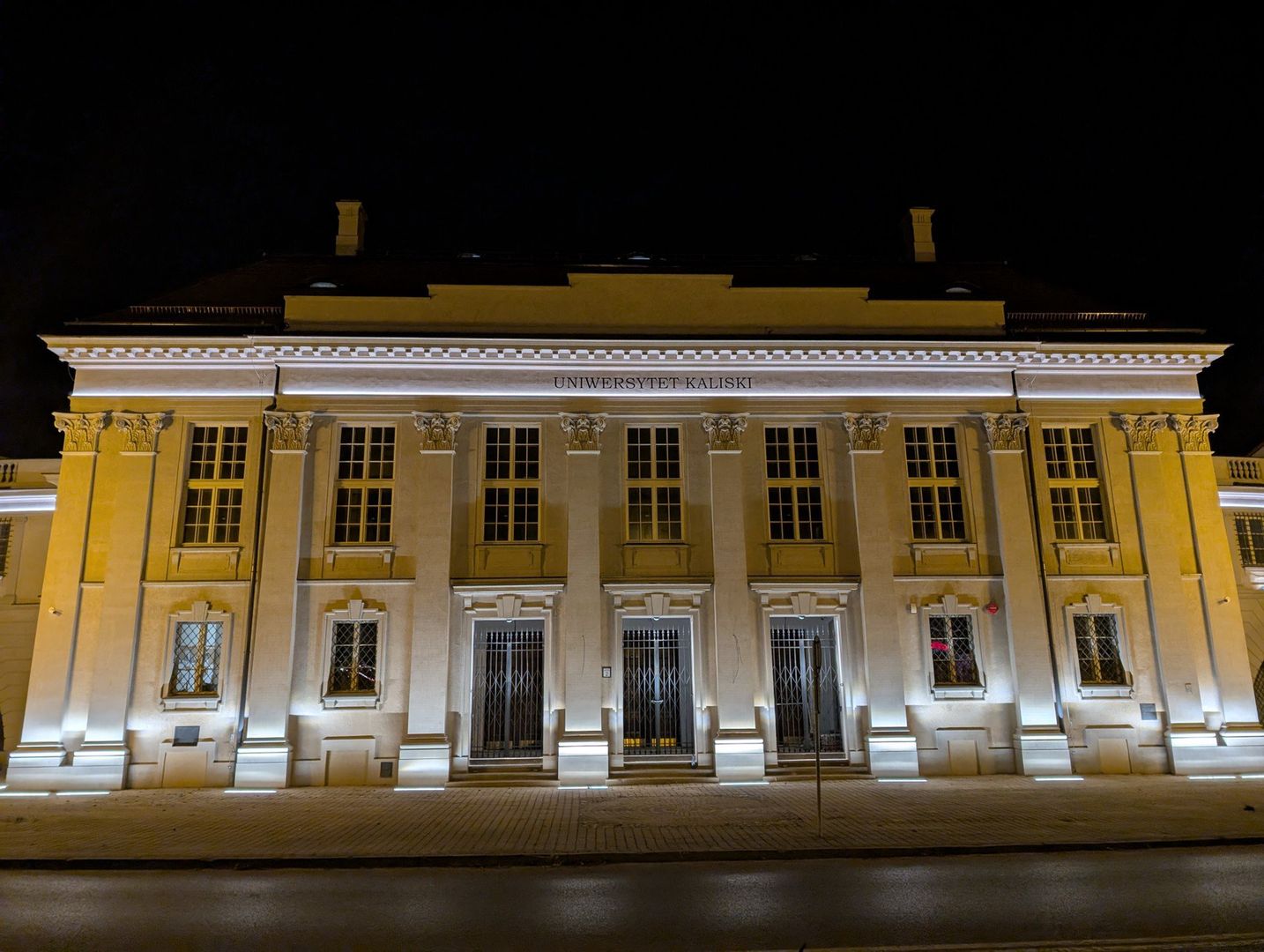 Rektorat Uniwersytetu Kaliskiego mieści się od niedawna w zabytkowym gmachy byłego banku