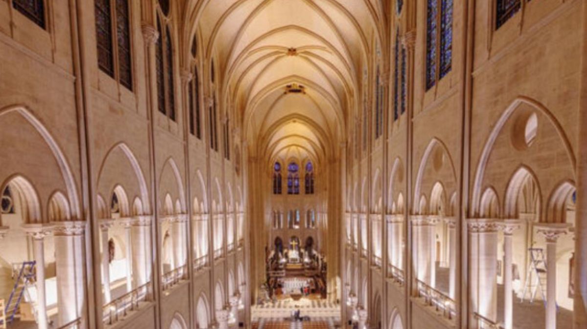 Odrestaurowane wnętrza Notre Dame
