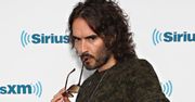 Russell Brand PONOWNIE pozwany o molestowanie seksualne. Miał pokazać kobiecie penisa na planie zdjęciowym i napaść na nią w łazience