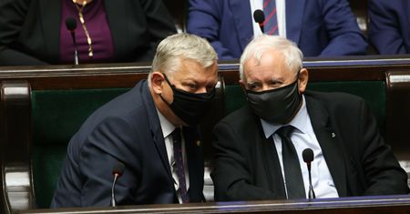 Nowy sondaż dla WP. PiS nieznacznie traci