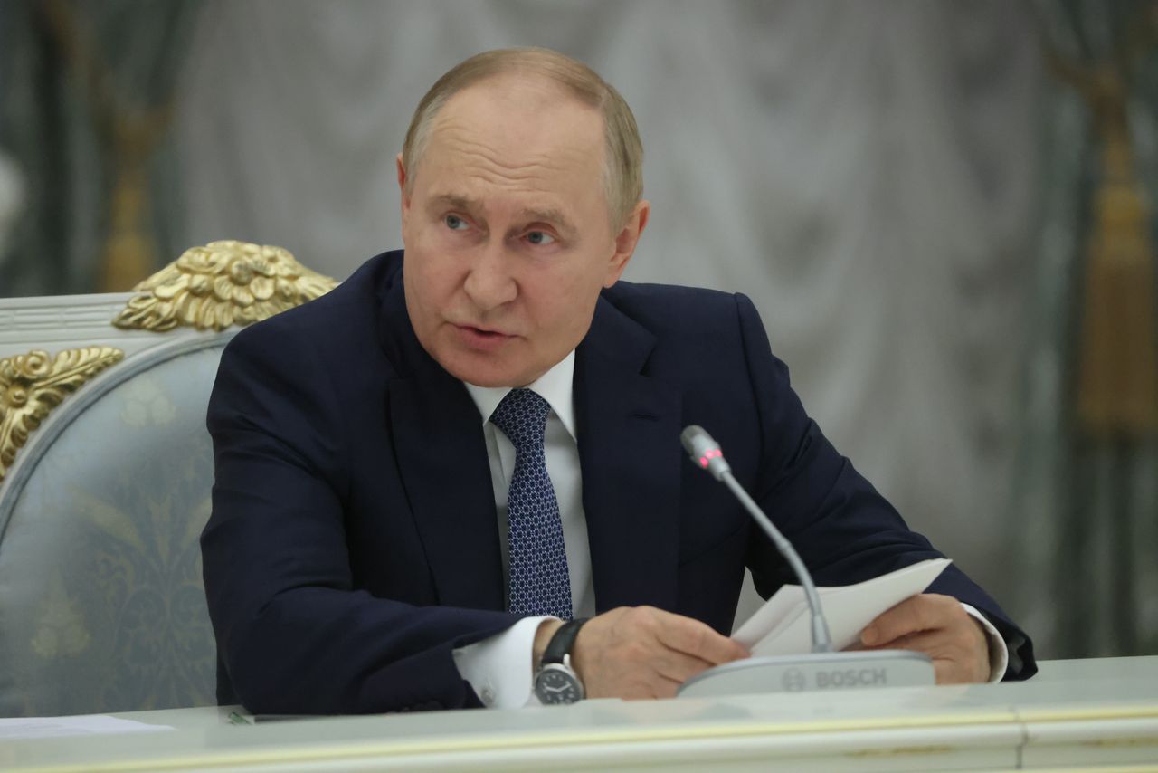 Putin pardons prisoners in major Russia-West exchange