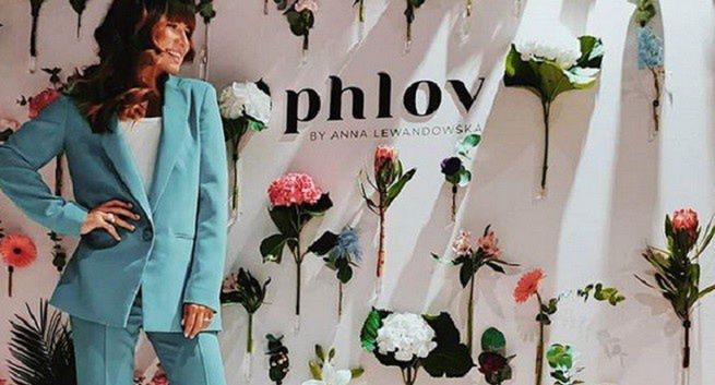 Anna Lewandowska wprowadza do sprzedaży kosmetyki Phlov. „Typowy proces monetyzacji potencjału własnej marki osobistej”