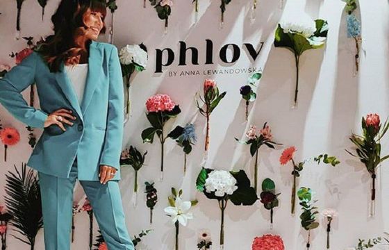 Anna Lewandowska wprowadza do sprzedaży kosmetyki Phlov. „Typowy proces monetyzacji potencjału własnej marki osobistej”