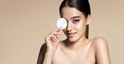 Rozświetlacz do twarzy – jak i kiedy go stosować?