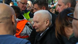 Manifestacja przed TK. Kaczyński grzmi: "Władza odrzuciła prawo"