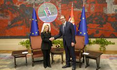 Olbrzymia wpadka Serbów. Przywitali Meloni jak Orbana