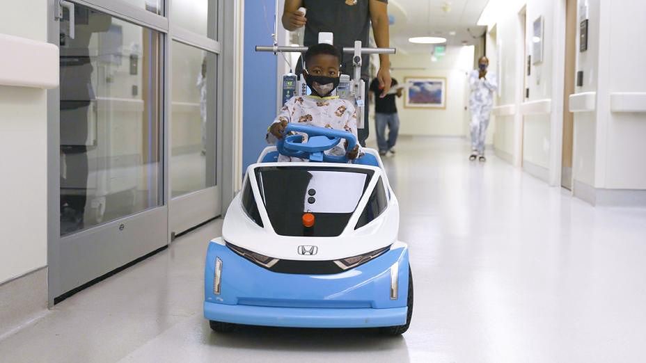 Honda robi samochody dla małych pacjentów. Jeżdżą nimi po szpitalach