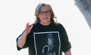 Rosie O’Donnell śpiewa z ofiarami Epsteina. "Jesteście bohaterkami"