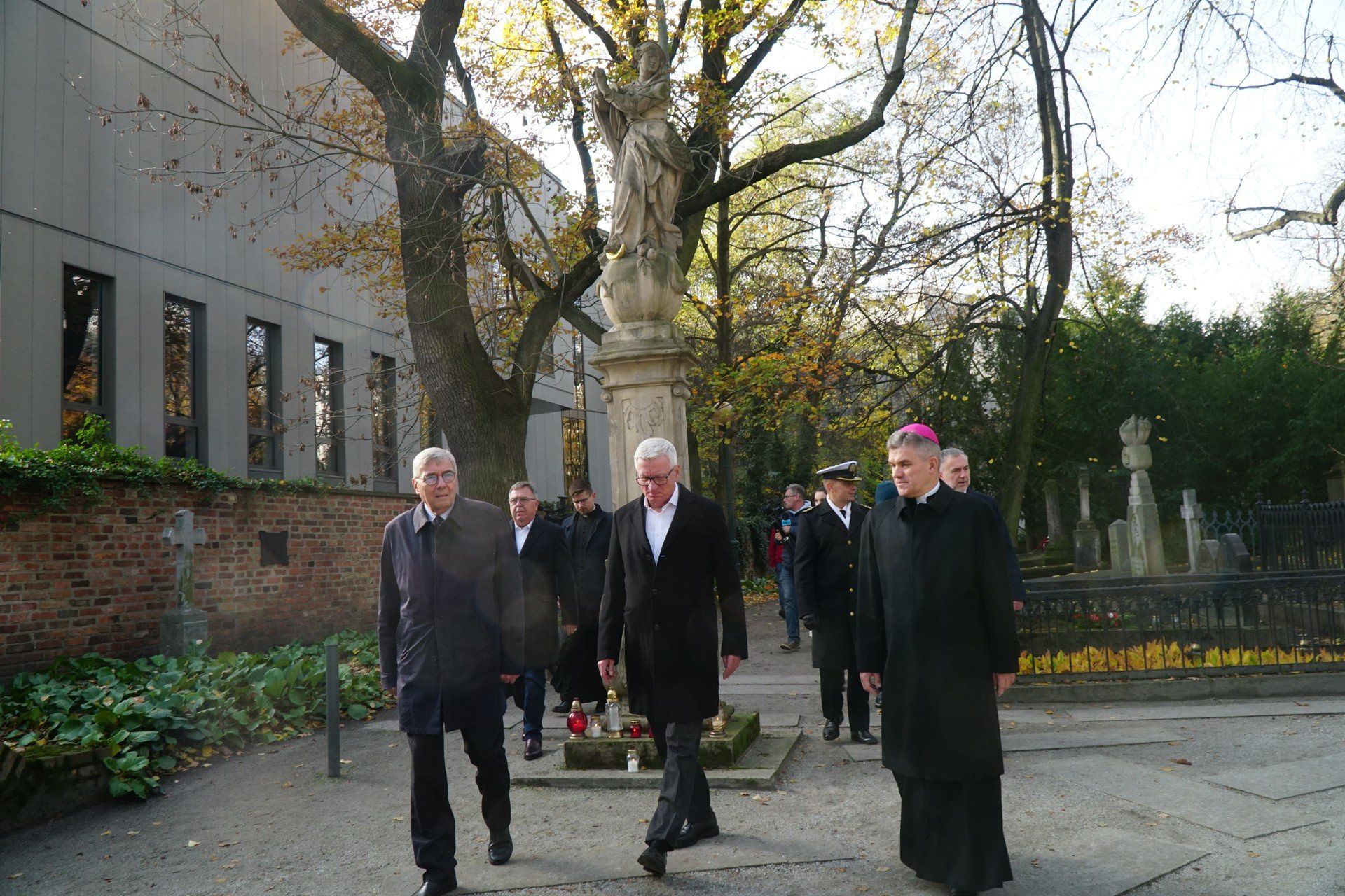 Złożenie kwiatów na grobach zasłużonych Wielkopolan