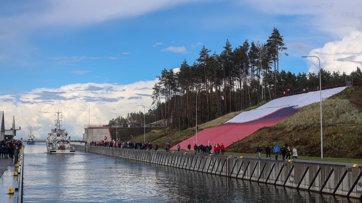 Przekopem przez Mierzeję Wiślaną pływają głównie żaglówki i statki pracujące na Zalewie Wiślanym - pisze "Wyborcza" na podstawie oficjalnych danych