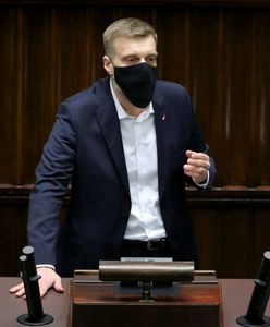 Adrian Zandberg na Orlenie. Polityk komentuje burzę wokół swojego wpisu