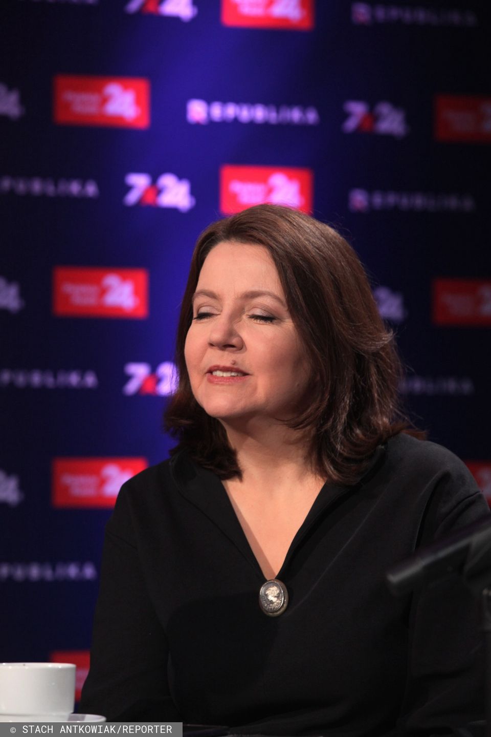 Joanna Lichocka chce przeprosin za billboardy ze swoim "gestem"