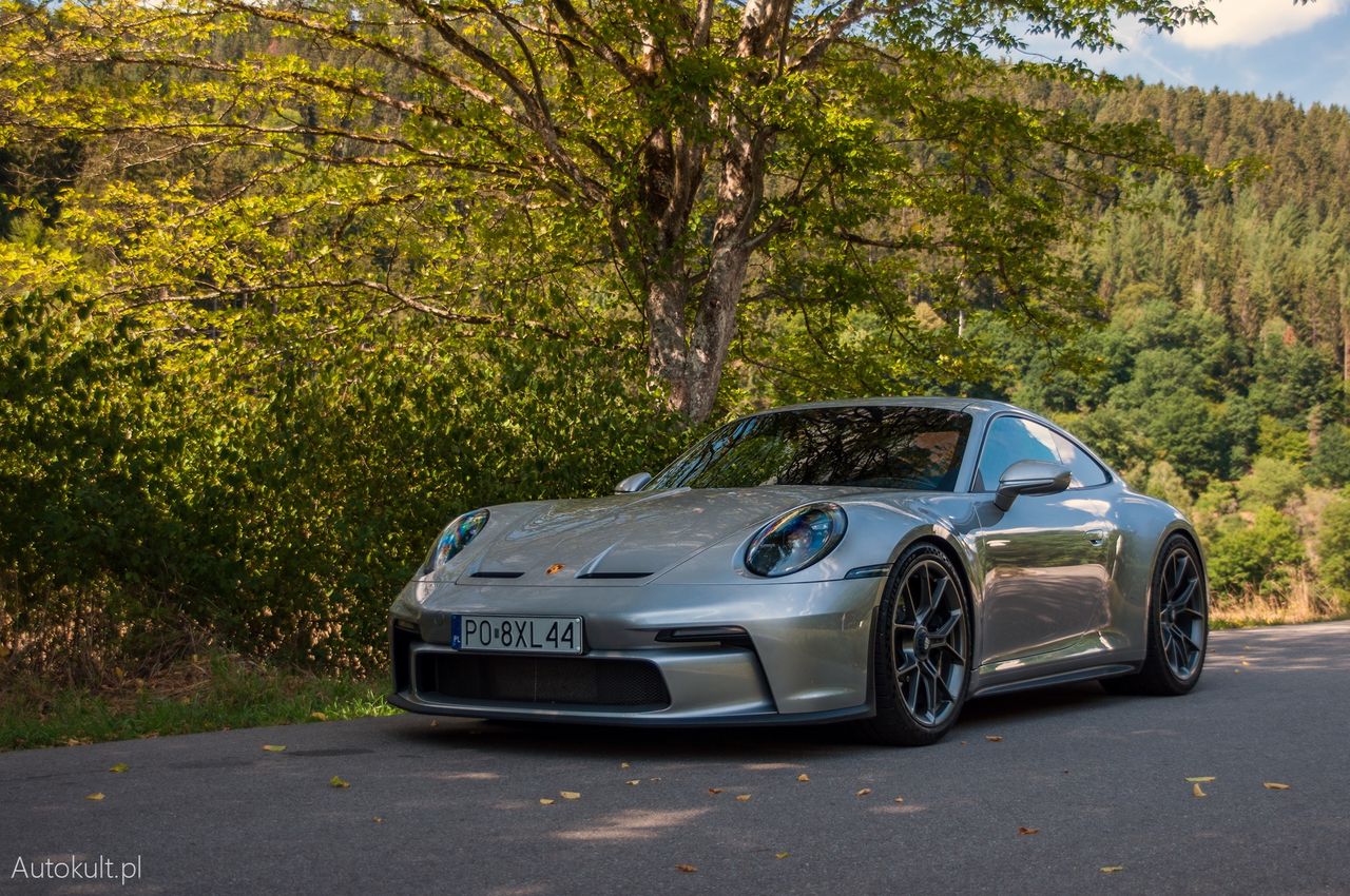 Porsche 911 GT3 Touring vs Porsche 911 Carrera RS 2.7