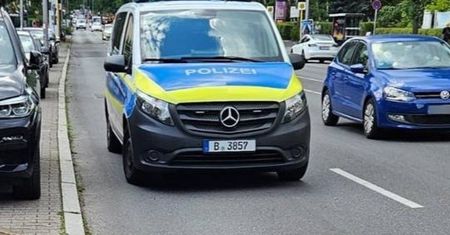 Dlaczego policja jedzie zygzakiem? To ważny sygnał na drodze